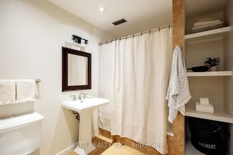 176 Gainsborough Road Toronto ON M4L 3C4