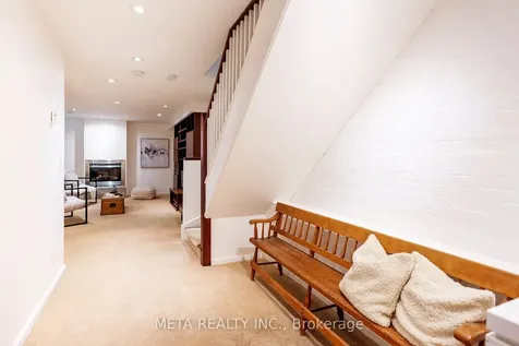 176 Gainsborough Road Toronto ON M4L 3C4