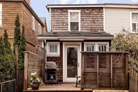 176 Gainsborough Road Toronto ON M4L 3C4