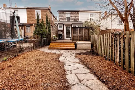 176 Gainsborough Road Toronto ON M4L 3C4