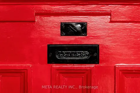 176 Gainsborough Road Toronto ON M4L 3C4