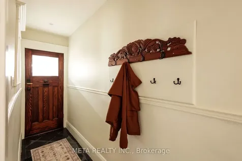 176 Gainsborough Road Toronto ON M4L 3C4