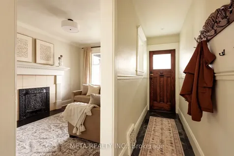 176 Gainsborough Road Toronto ON M4L 3C4
