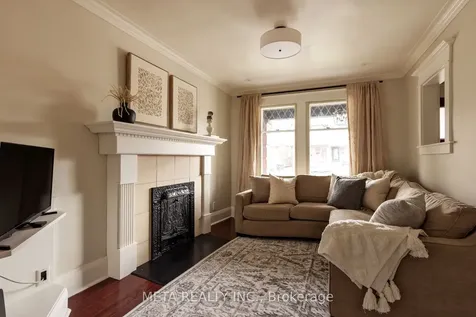 176 Gainsborough Road Toronto ON M4L 3C4