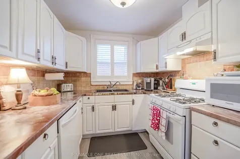 804 Byron Street S Whitby ON L1N 4R8