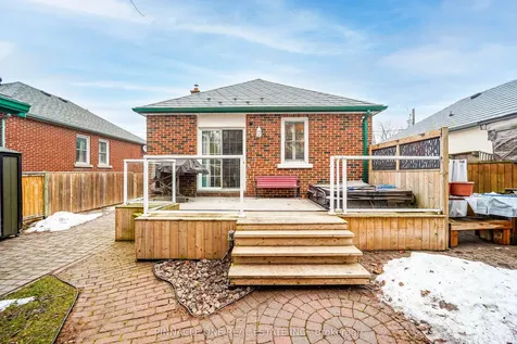 804 Byron Street S Whitby ON L1N 4R8