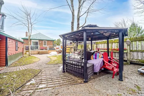 804 Byron Street S Whitby ON L1N 4R8
