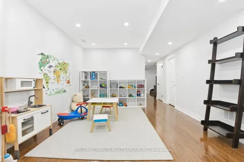 95 Dunkirk Road Toronto ON M4C 2M5
