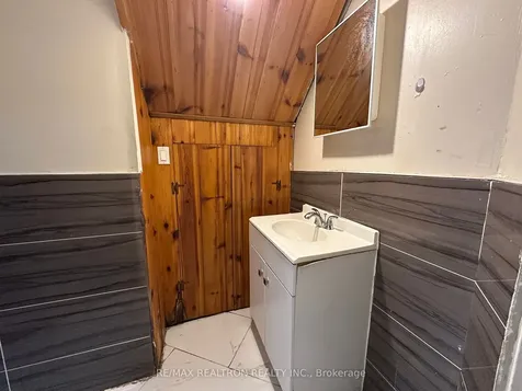 125 Treverton Drive Toronto ON M1K 3T1