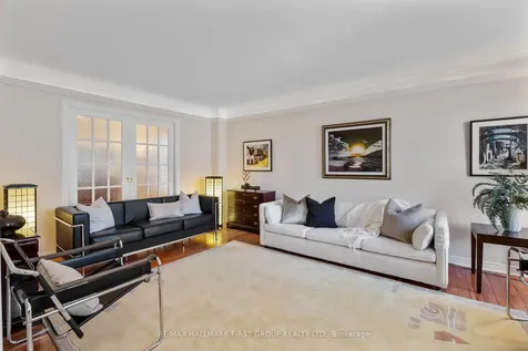 39 Kennett Drive Whitby ON L1P 1L5
