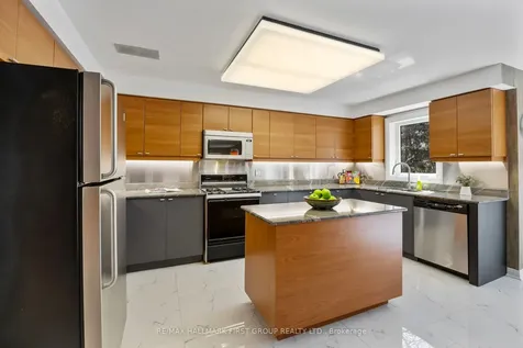 39 Kennett Drive Whitby ON L1P 1L5