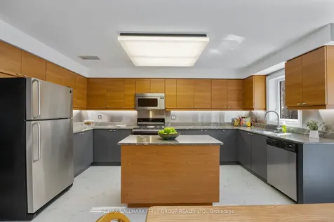 39 Kennett Drive Whitby ON L1P 1L5