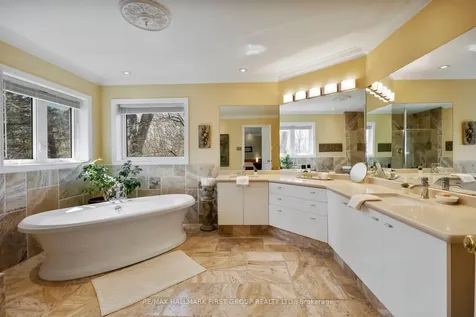 39 Kennett Drive Whitby ON L1P 1L5