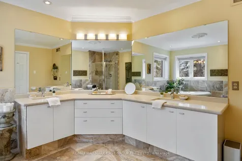39 Kennett Drive Whitby ON L1P 1L5