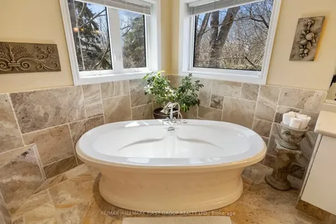 39 Kennett Drive Whitby ON L1P 1L5