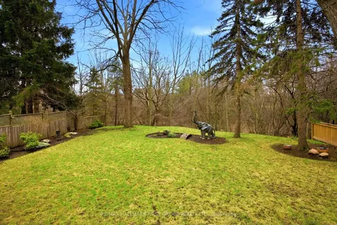 39 Kennett Drive Whitby ON L1P 1L5