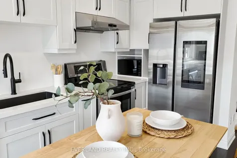 50 Shenandoah Drive Whitby ON L1P 1T3