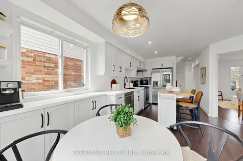 50 Shenandoah Drive Whitby ON L1P 1T3
