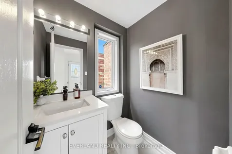 50 Shenandoah Drive Whitby ON L1P 1T3