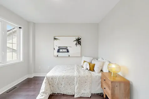 50 Shenandoah Drive Whitby ON L1P 1T3