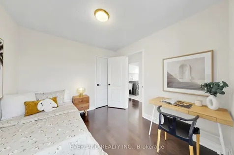 50 Shenandoah Drive Whitby ON L1P 1T3