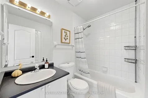50 Shenandoah Drive Whitby ON L1P 1T3