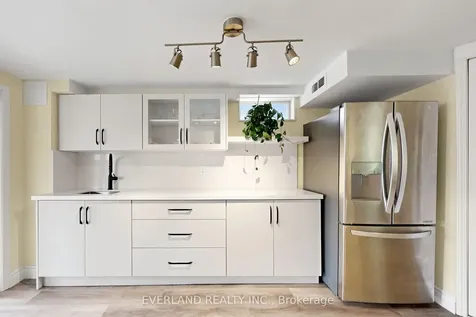 50 Shenandoah Drive Whitby ON L1P 1T3