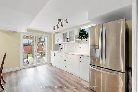 50 Shenandoah Drive Whitby ON L1P 1T3