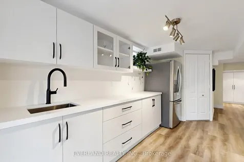 50 Shenandoah Drive Whitby ON L1P 1T3
