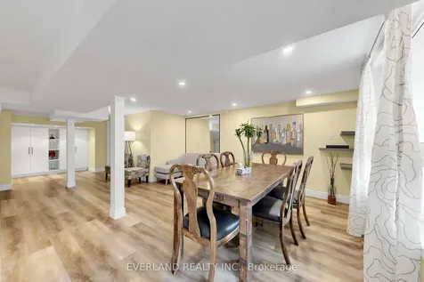 50 Shenandoah Drive Whitby ON L1P 1T3