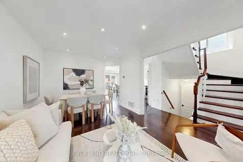 50 Shenandoah Drive Whitby ON L1P 1T3