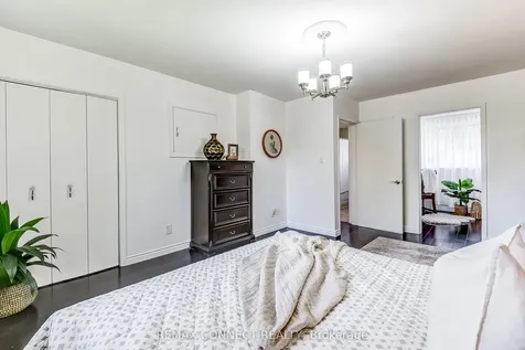 22 Ravine Park Crescent Toronto ON M1C 2M3