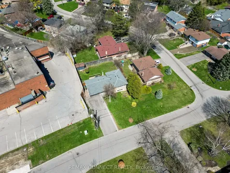 22 Ravine Park Crescent Toronto ON M1C 2M3