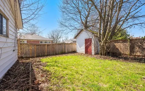 1003 Wardman Crescent Whitby ON L1N 3H1