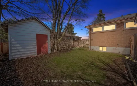 1003 Wardman Crescent Whitby ON L1N 3H1