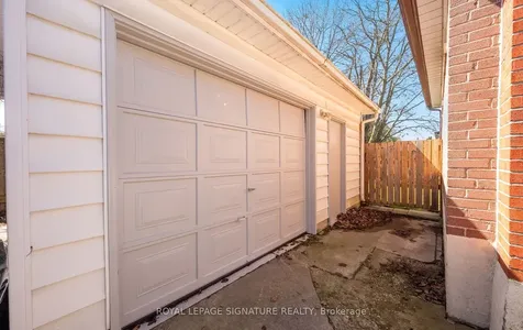 1003 Wardman Crescent Whitby ON L1N 3H1