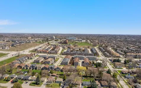 1003 Wardman Crescent Whitby ON L1N 3H1