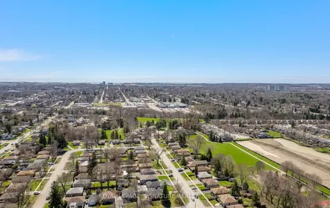 1003 Wardman Crescent Whitby ON L1N 3H1