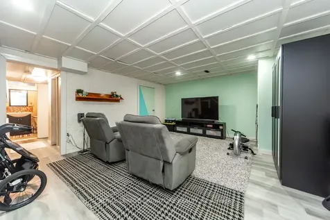 1499 Fenelon Crescent Oshawa ON L1J 6G2