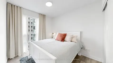 20 Meadowglen Place Toronto ON M1G 0A9