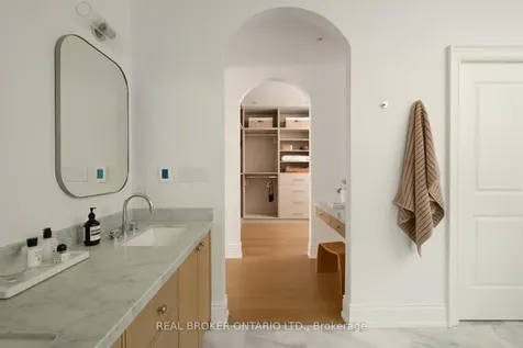 16 Glenshaw Crescent Toronto ON M4B 2C9