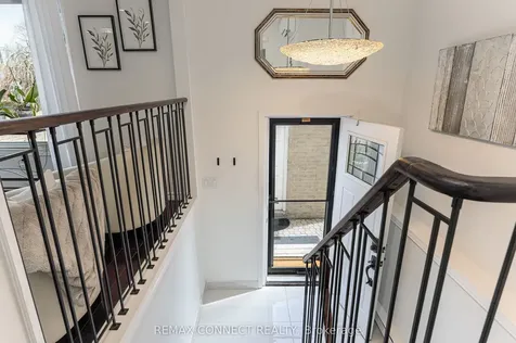 594 Waverly Street N Oshawa ON L1J 7G1