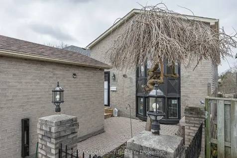 594 Waverly Street N Oshawa ON L1J 7G1