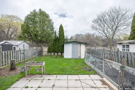 594 Waverly Street N Oshawa ON L1J 7G1