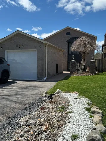 594 Waverly Street N Oshawa ON L1J 7G1
