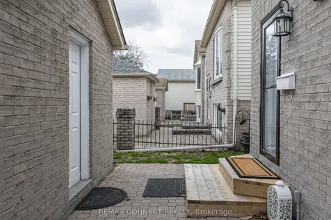 594 Waverly Street N Oshawa ON L1J 7G1