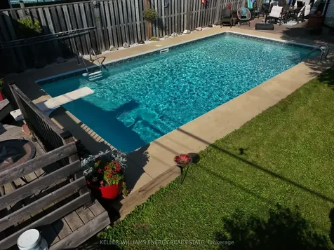 70 Oriole Court Oshawa ON L1H 6Y5