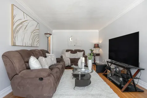 70 Oriole Court Oshawa ON L1H 6Y5