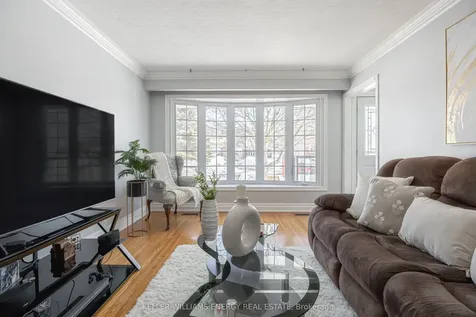 70 Oriole Court Oshawa ON L1H 6Y5