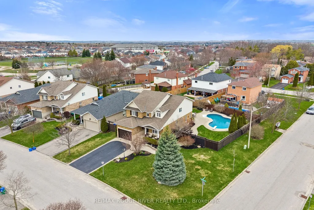 9 Clayton Crescent Clarington ON L1C 4P2